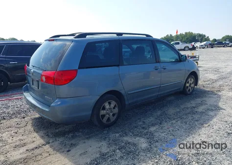 2010 Toyota Sienna Ce z USA, uszkodzony, nr VIN 5TDKK4CC1AS322015
